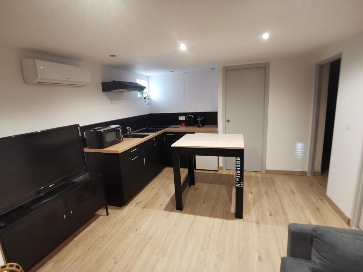 Gite 2 Chambres Avec Piscine Sernhac Exterior foto